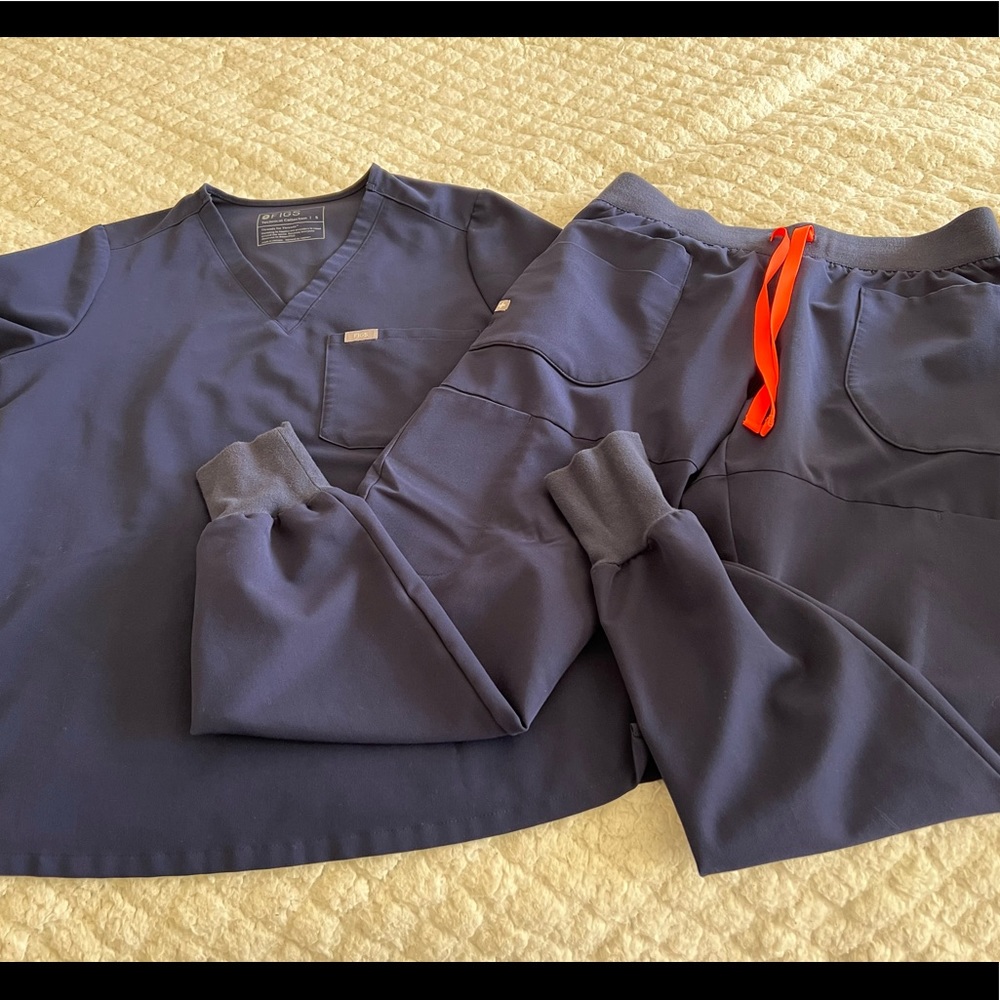 Figs Nepal jogger scrubs in navy blue, size petite small. Gently used